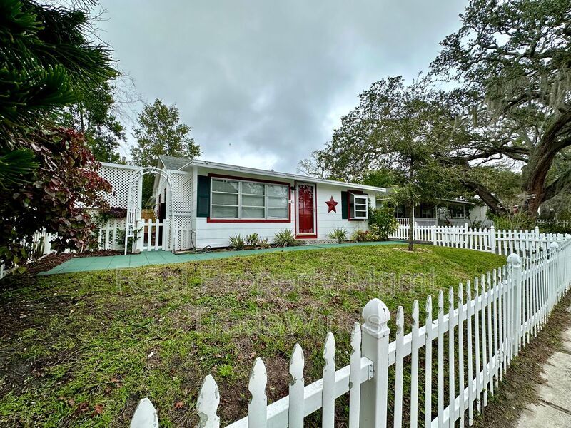 646 Wood St Unit 4, Dunedin, FL 34698 Condo for Rent in Dunedin, FL