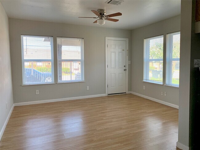 Foto del edificio - 5024 Jefferson St