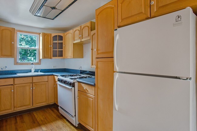 Interior Photo - 186 Russell St