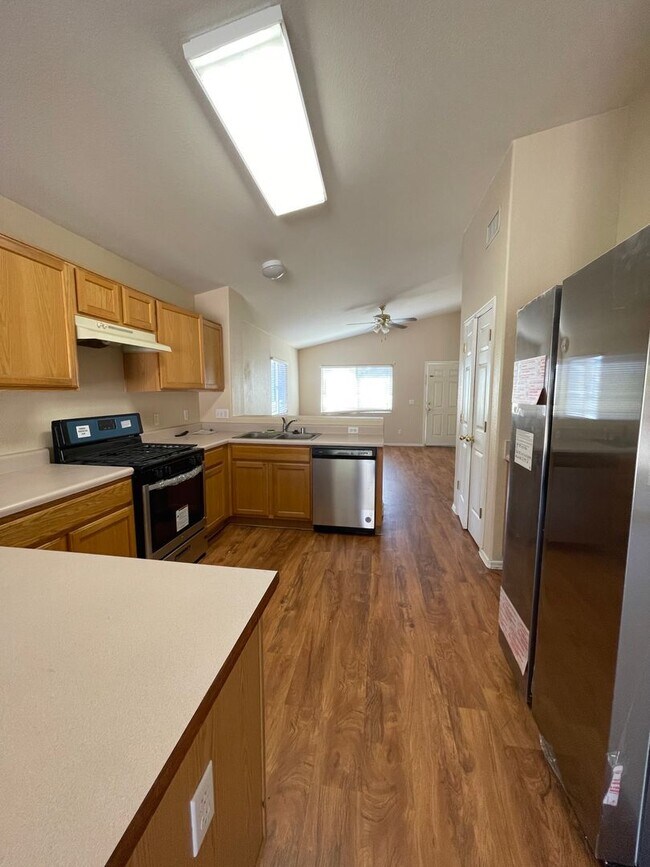 Building Photo - Rancho Vistoso - 3 Bedroom, 2 Bath Home!
