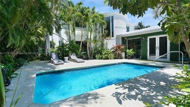 Building Photo - 5650 Pine Tree Dr