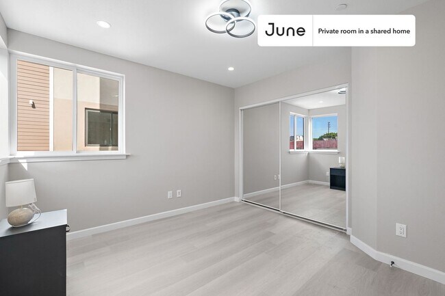 Building Photo - Room in Shared 5 bed/5 bath home in Boyle Heights