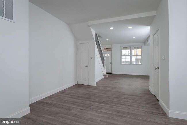 Living Room - 2211 W Saratoga St