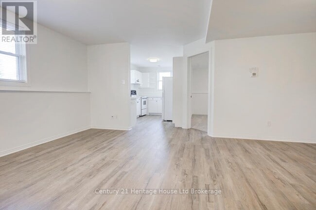 Building Photo - 120 Rolph St