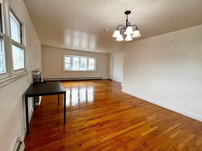 Foto del edificio - 6401 Granton Ave