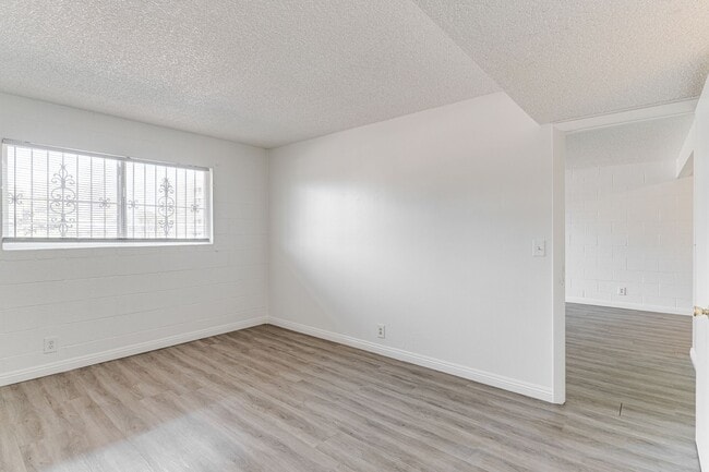 Building Photo - Charming Upstairs Unit with Prime Location...