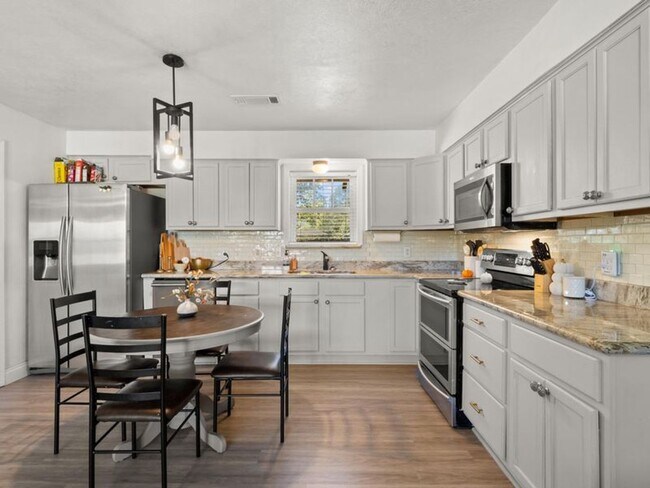 Foto del edificio - 8603 Main St.