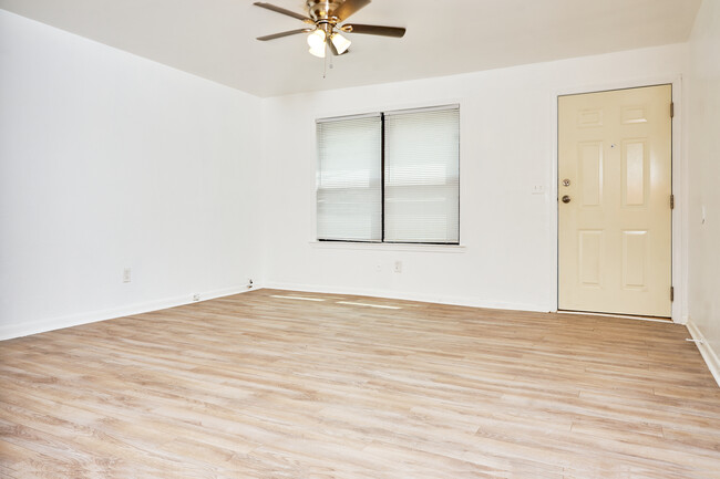 Building Photo - 554 Evergreen Ter
