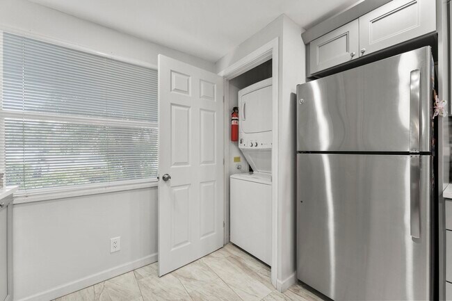 Building Photo - 6650 S Oriole Blvd