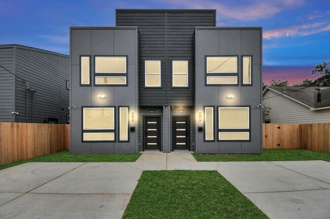 Building Photo - Modern Townhome Living Near the Medical Ce...