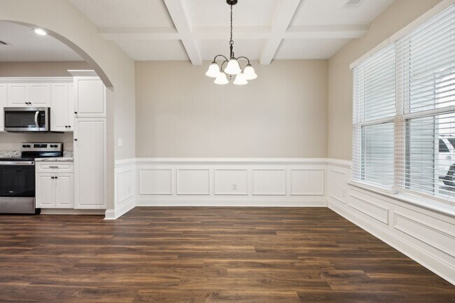 Foto del edificio - Charming 3BR House in Warrenville