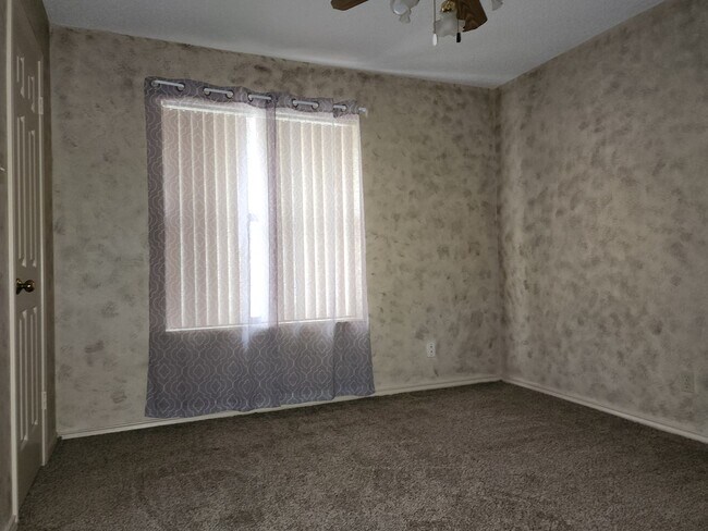 Building Photo - 3 bedroom 2 bath home with shed in Southland!