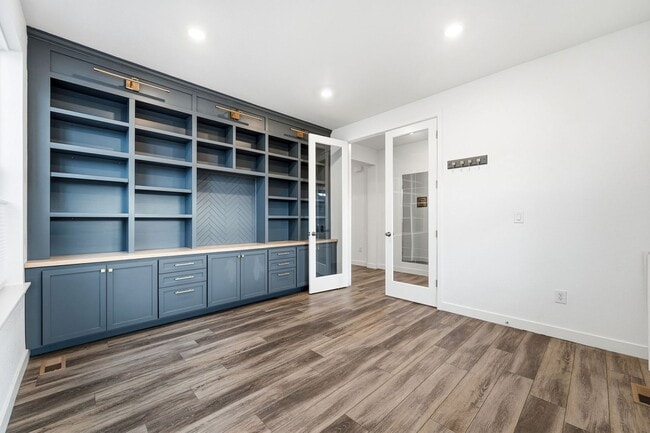 Photo - 798 Foxglove St House