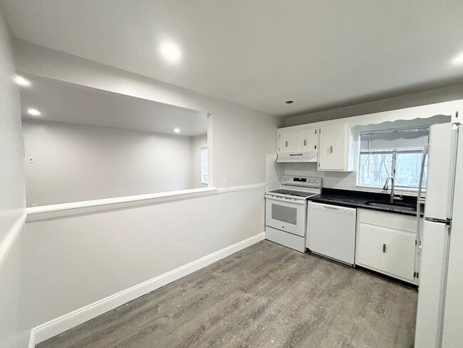 Photo - 75 Vine St Apartment