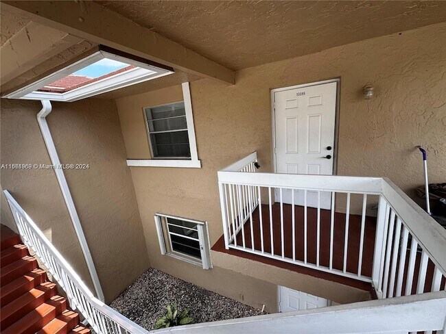 Building Photo - 10086 Twin Lakes Dr