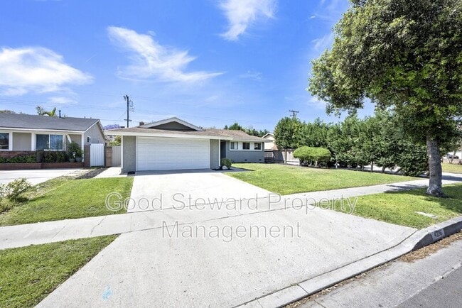 Building Photo - 4236 W Oak Ave