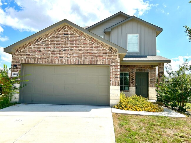 Building Photo - **MOVE-IN SPECIAL** Available Now! 4 Bedro...