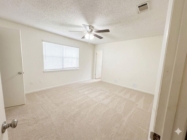 Building Photo - 1105 Stealth St