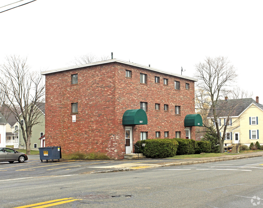 Primary Photo - 985-987 Main St