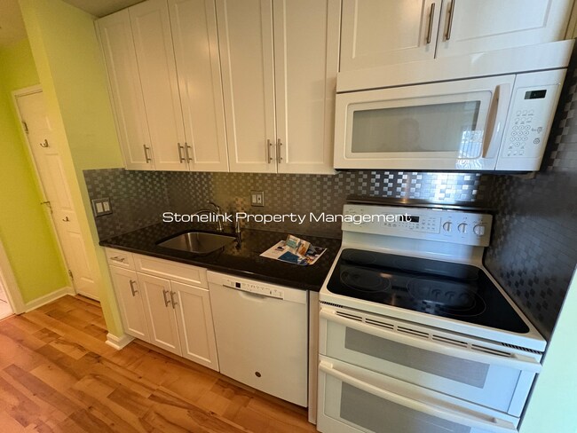 Foto del edificio - Newly Renovated Condo For Rent in North At...