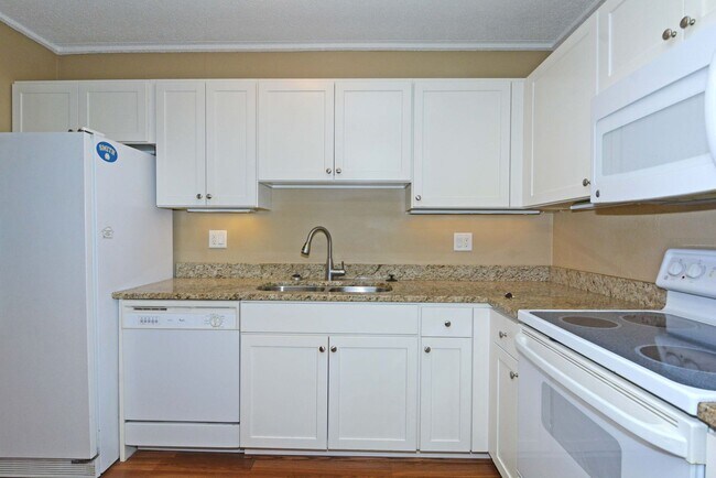 Foto del edificio - Available now - Top-Floor Living with Style and Convenience in Minnetonka!
