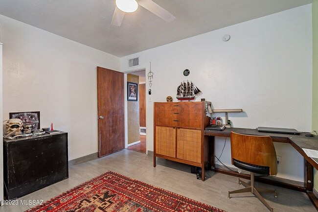 Building Photo - Eastside 3 Bedroom Brick Home