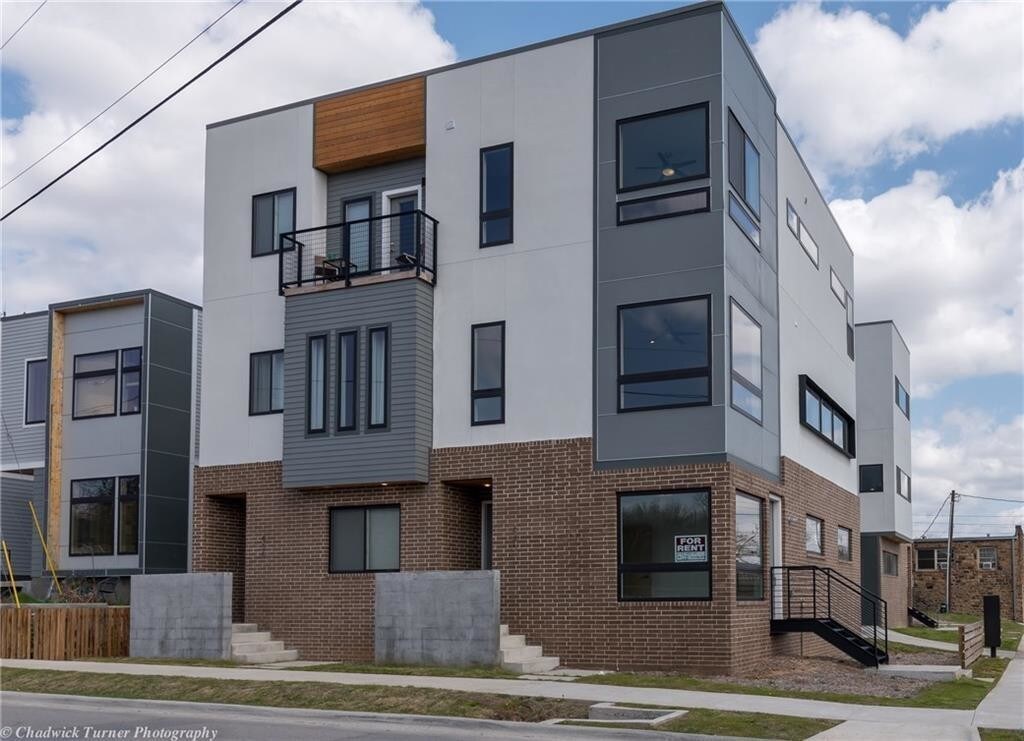 Primary Photo - 440 S W Ave