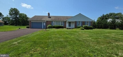 Building Photo - 604 Morwood Rd