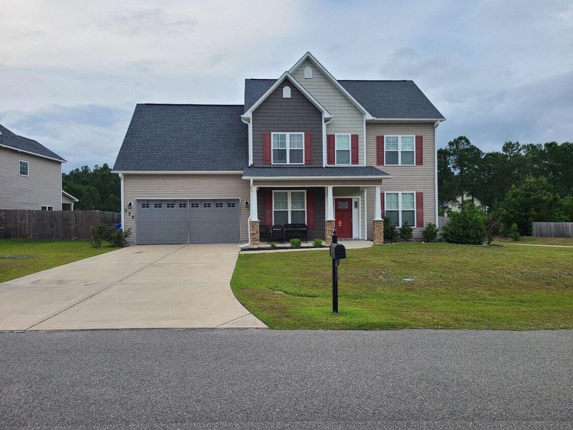 Primary Photo - Beautiful 4 bedroom, 2.5 bath - The Villag...