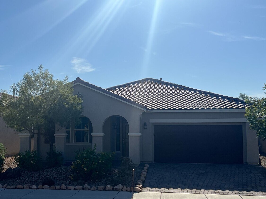 Primary Photo - Truly Fabulous 3 Bed 2 Bath One Story Home!