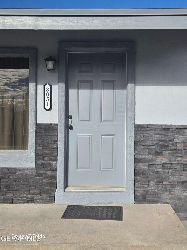 Foto del edificio - 8051 Algerita Ct