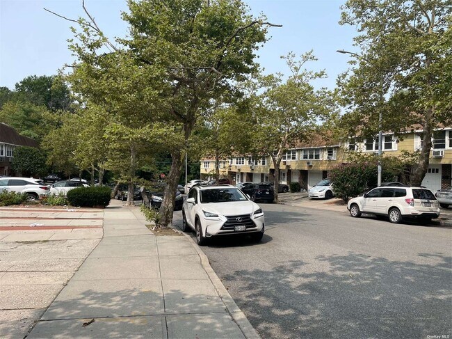Building Photo - 240-24-240-68 68th Ave
