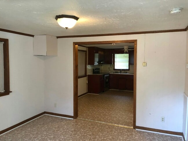 Building Photo - 107 Smith St