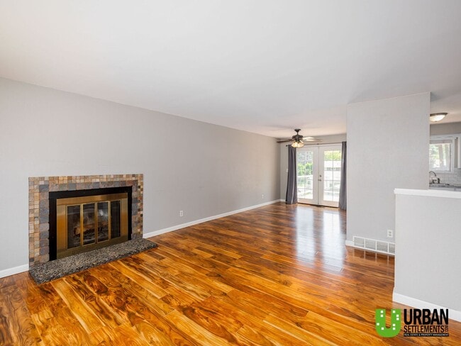 Building Photo - 4 bedroom 2 bath room house for rent in So...