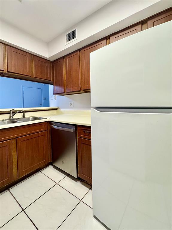 Building Photo - 8036 Sands Point Dr