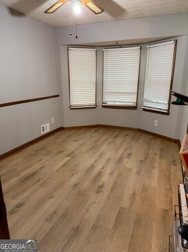 Building Photo - 8282 Dawn Dr