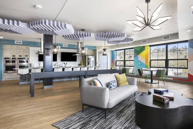 Building Photo - Aurum