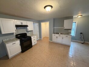 Building Photo - 105 Clarendon St