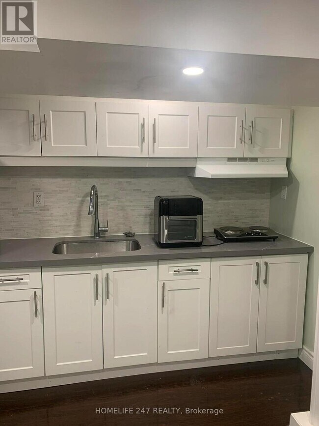 Photo du bâtiment - 954 Midland Ave