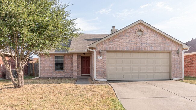Building Photo - Spacious Three Bedroom Home!!
