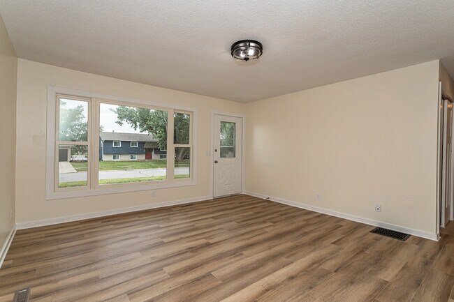Building Photo - 105 Lynwood Dr