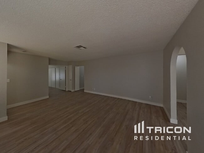 Building Photo - 523 Bayberry Dr