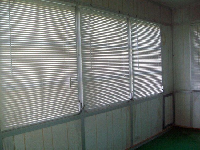 Foto del edificio - 347 Flanders Dr