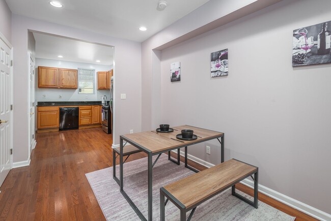 Foto del edificio - Beautiful 2 Bedroom in Baltimore, Fully Fu...