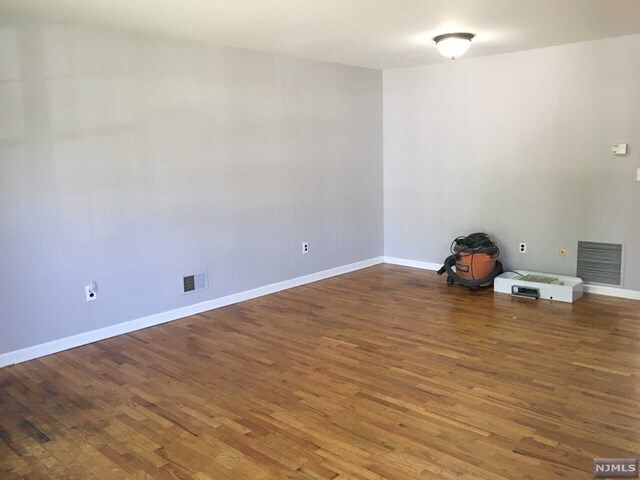 Building Photo - 54 Arch St