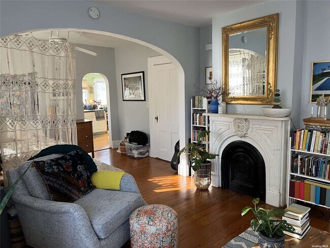 Foto del edificio - 71 W Neck Rd