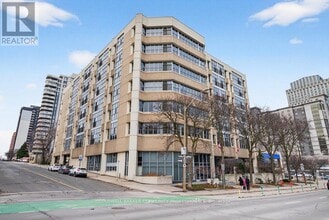 Building Photo - 120 Jackson St W