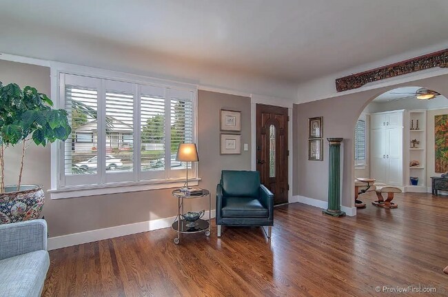 Foto del edificio - 1505 Robinson Ave