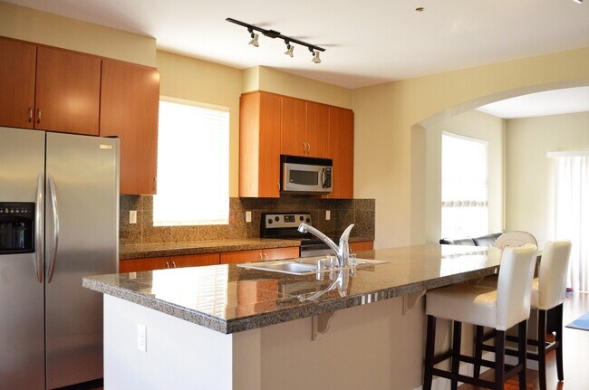 Foto del edificio - Desirable location/Redmond Ridge! Modern but functional. Great layout for entertaining guest or c...