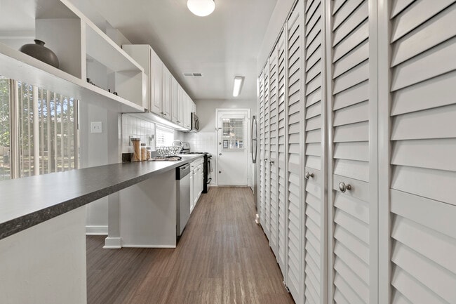 Kitchen - St. John's Wood Apartments